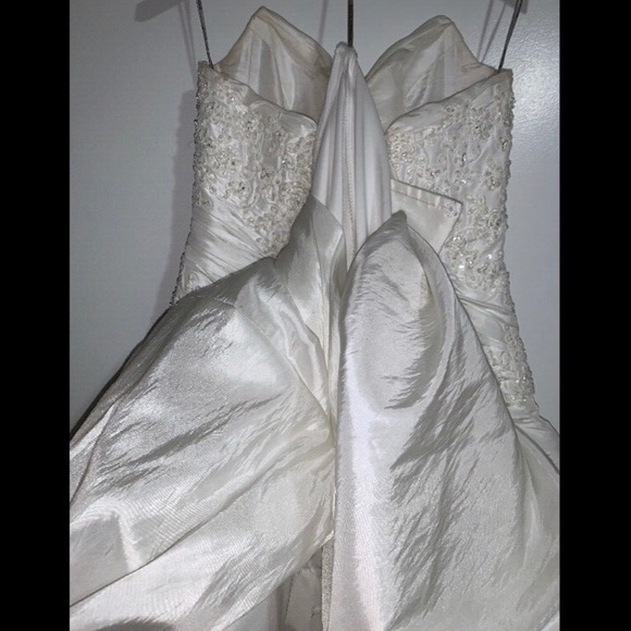 Maggie Sottero Mary Ivory beaded wedding dress - Picture 2 of 7